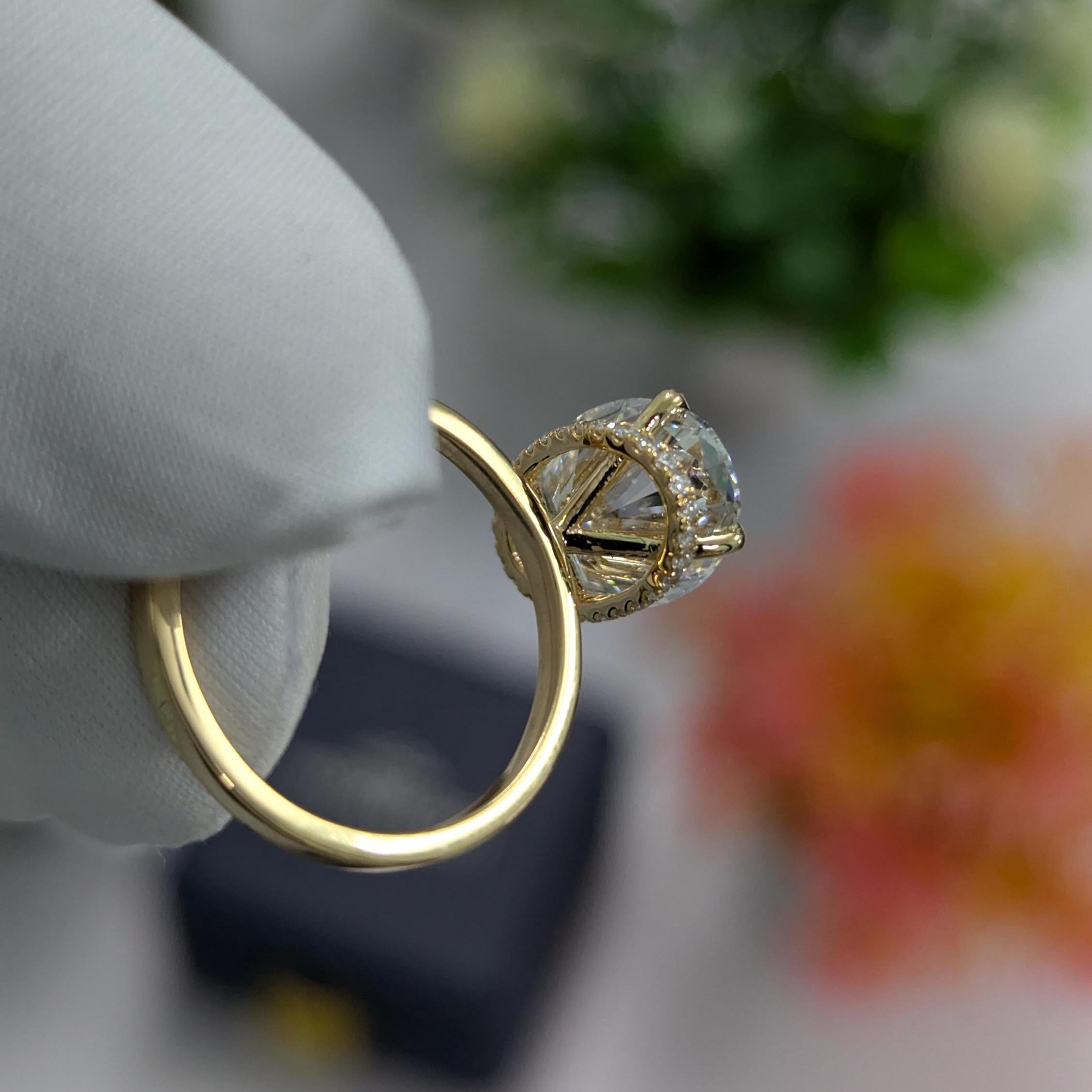 Oval 4.10tcw Lab Diamond Hidden Halo Engagement Ring | IGI Certified DEF VVS–VS Clarity