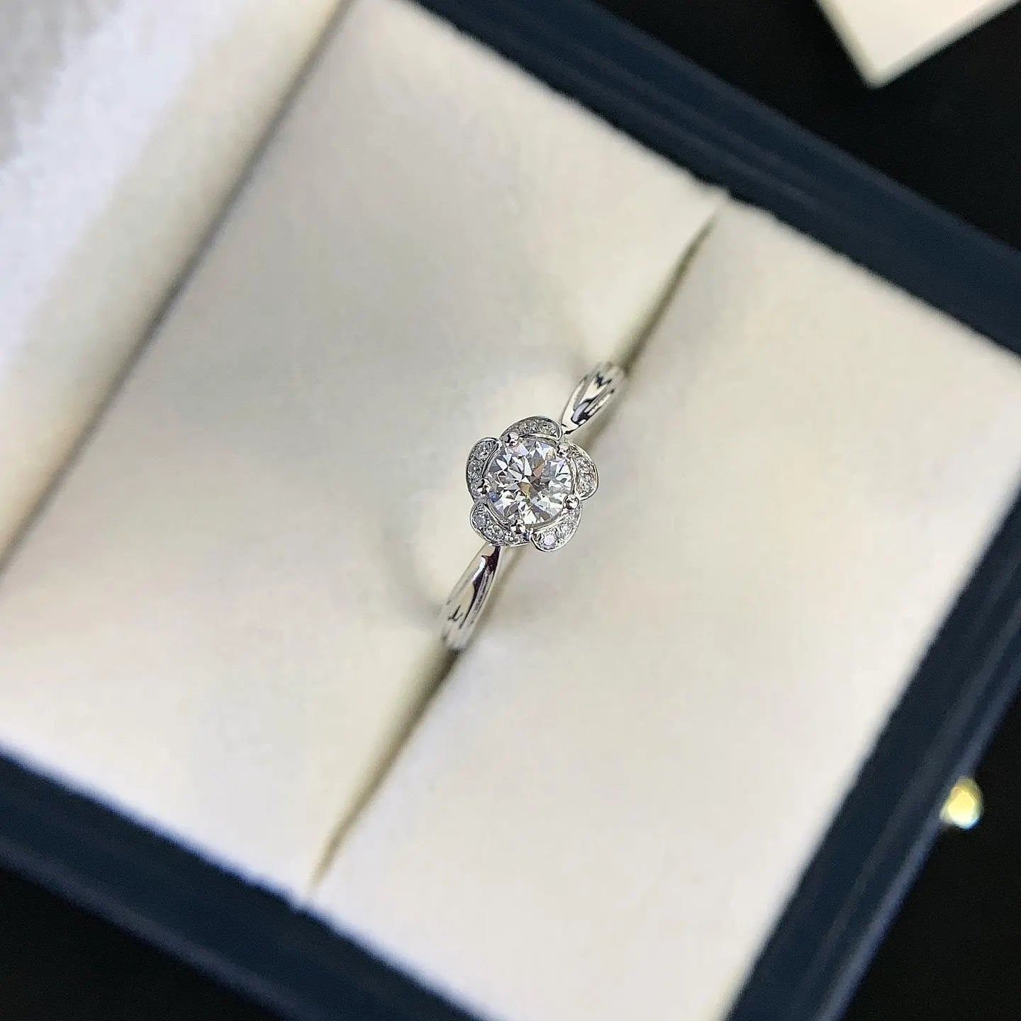 Round 0.90tcw Lab Grown Diamond Halo Cathedral Engagement Ring | IGI Certified