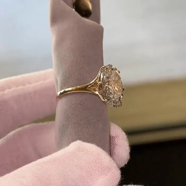 Oval 8.00ct Lab Diamond Solitaire Ring | IGI Certified | EF Color | VS Clarity