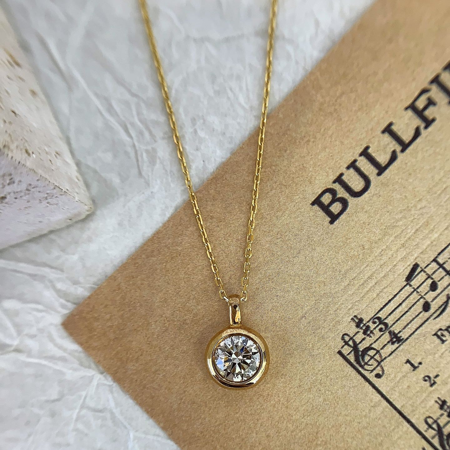 Round 0.80ct Lab Grown Diamond Yellow Gold Bezel Set Necklace, D-E-F Color, VVS-VS Clarity - IGI Certified Necklace