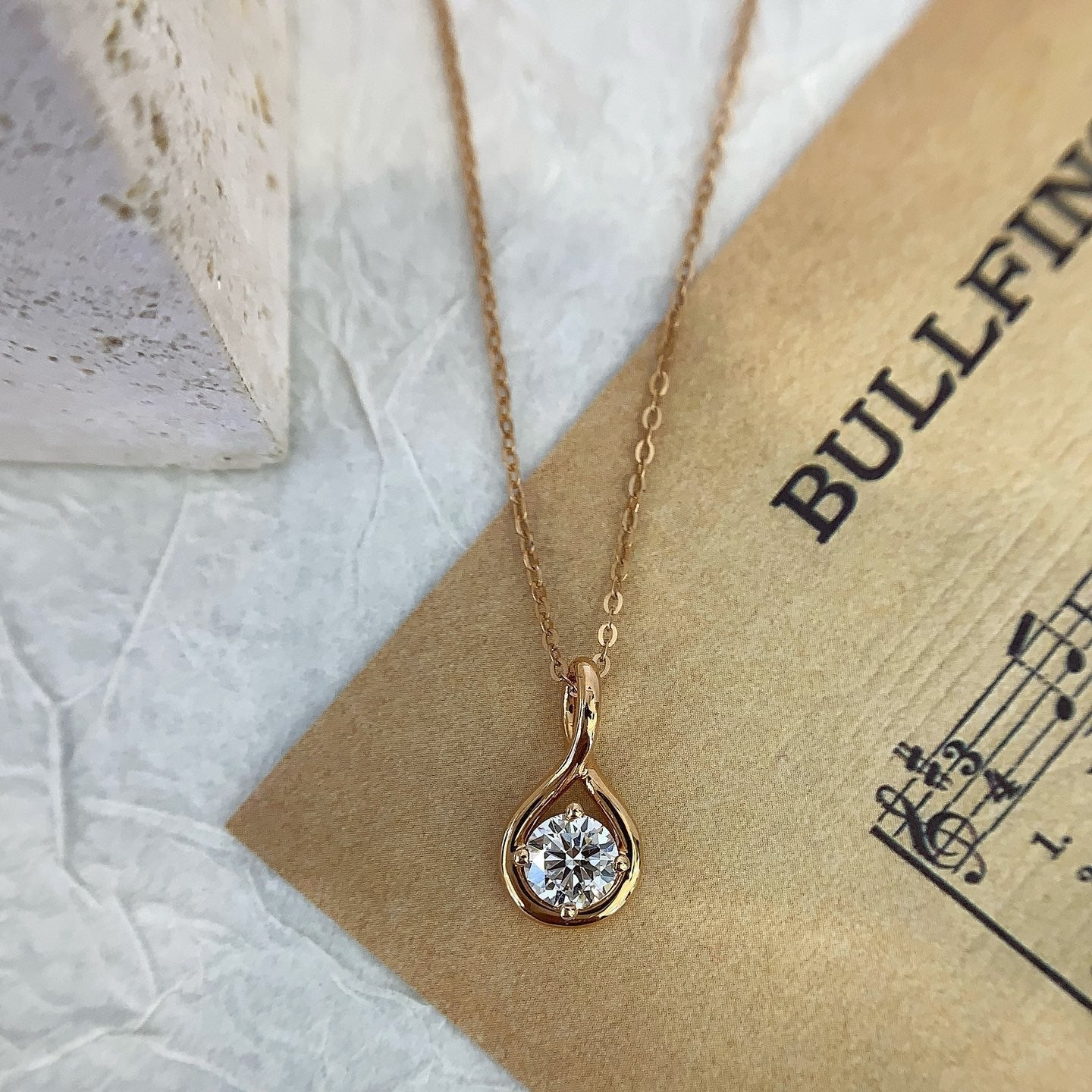 Round 0.50ct Lab Grown Diamond Twist Bale Pendant Necklace, D-E-F Color, VVS-VS Clarity - IGI Certified Necklace