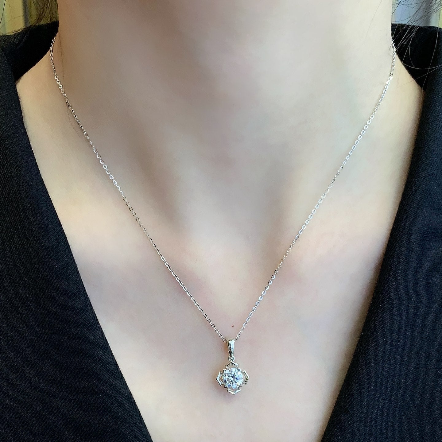 Round 1.00ct Lab Grown Diamond Floral Style Pendant Necklace, D-E-F Color, VVS-VS Clarity - IGI Certified Necklace