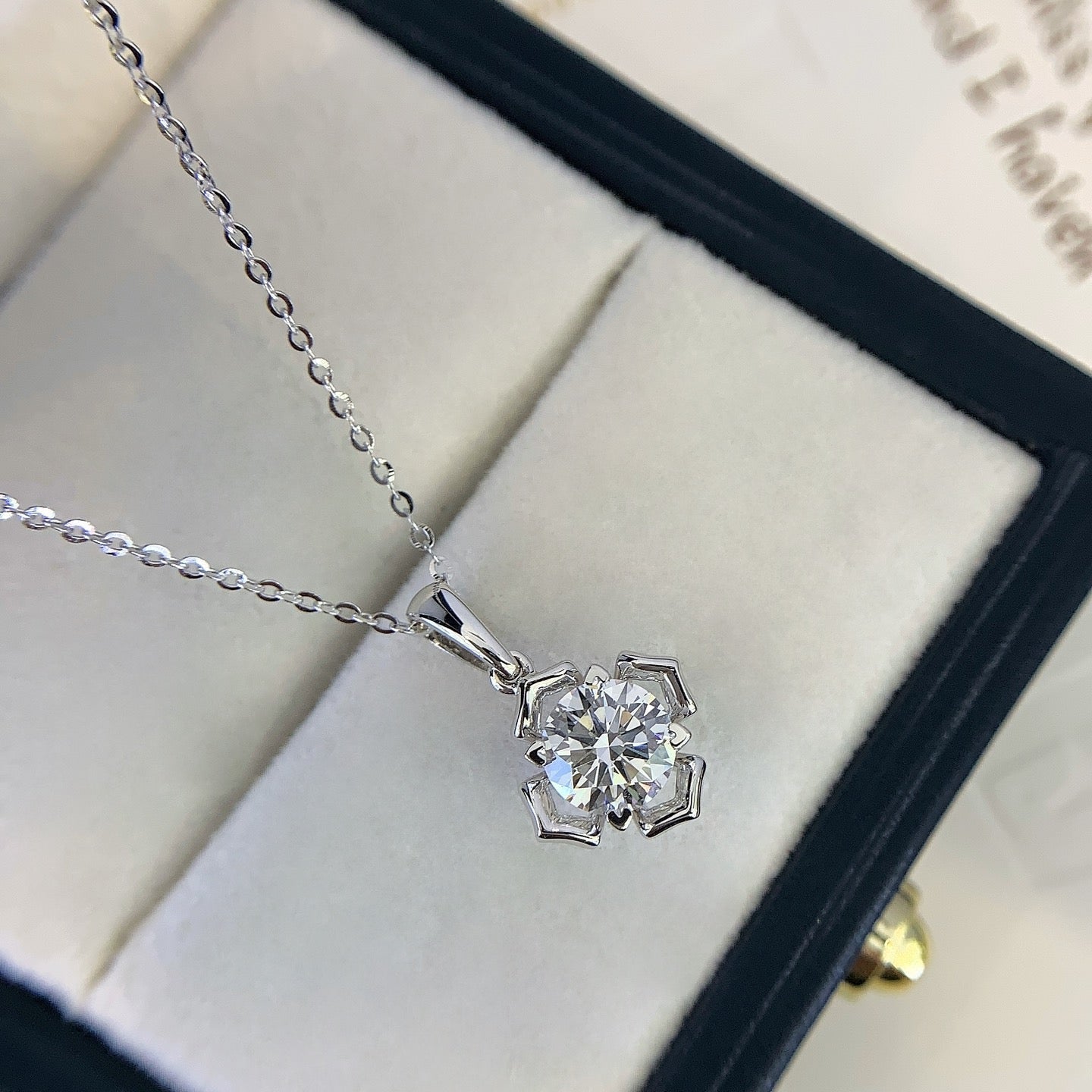 Round 1.00ct Lab Grown Diamond Floral Style Pendant Necklace, D-E-F Color, VVS-VS Clarity - IGI Certified Necklace