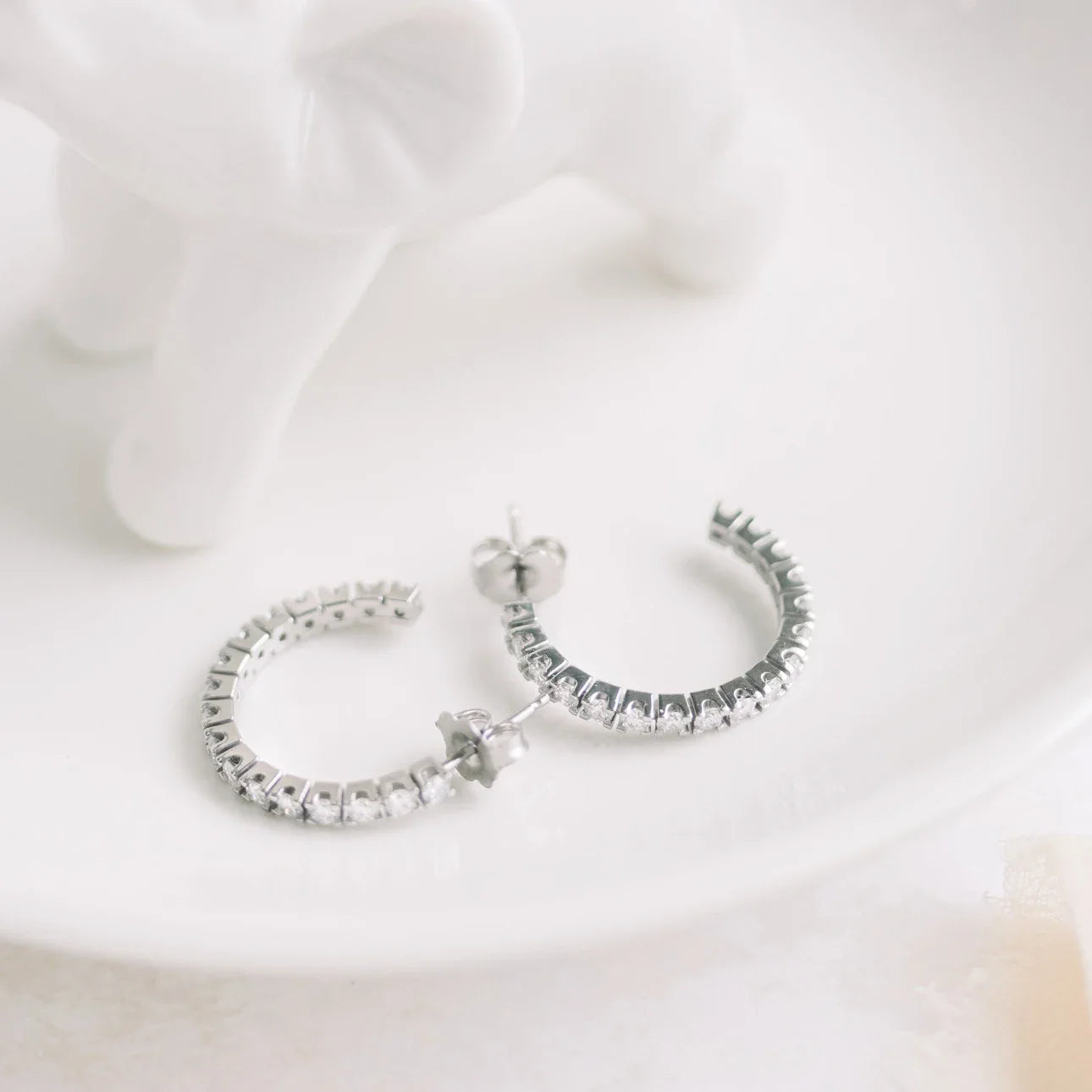 Round Lab Grown Diamond Classic J Hoop Earrings, EF Color, VS Clarity, IGI Certified