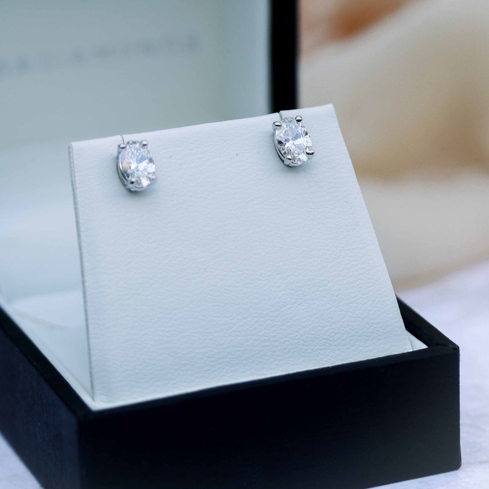 Oval Lab Grown Diamond Stud Solitaire Earring, EF Color, VS Clarity, IGI Certified