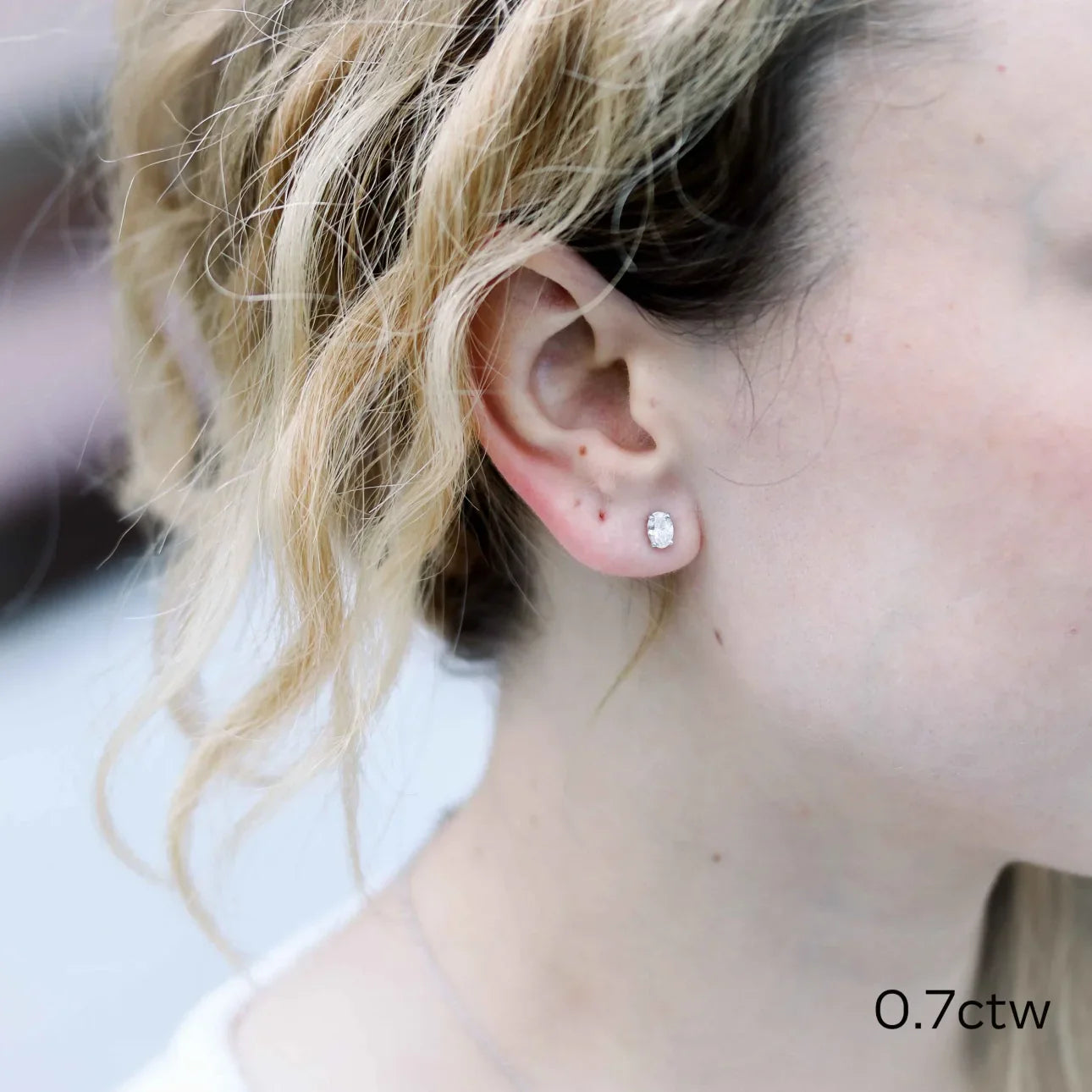 OVAL STUD EARRINGS