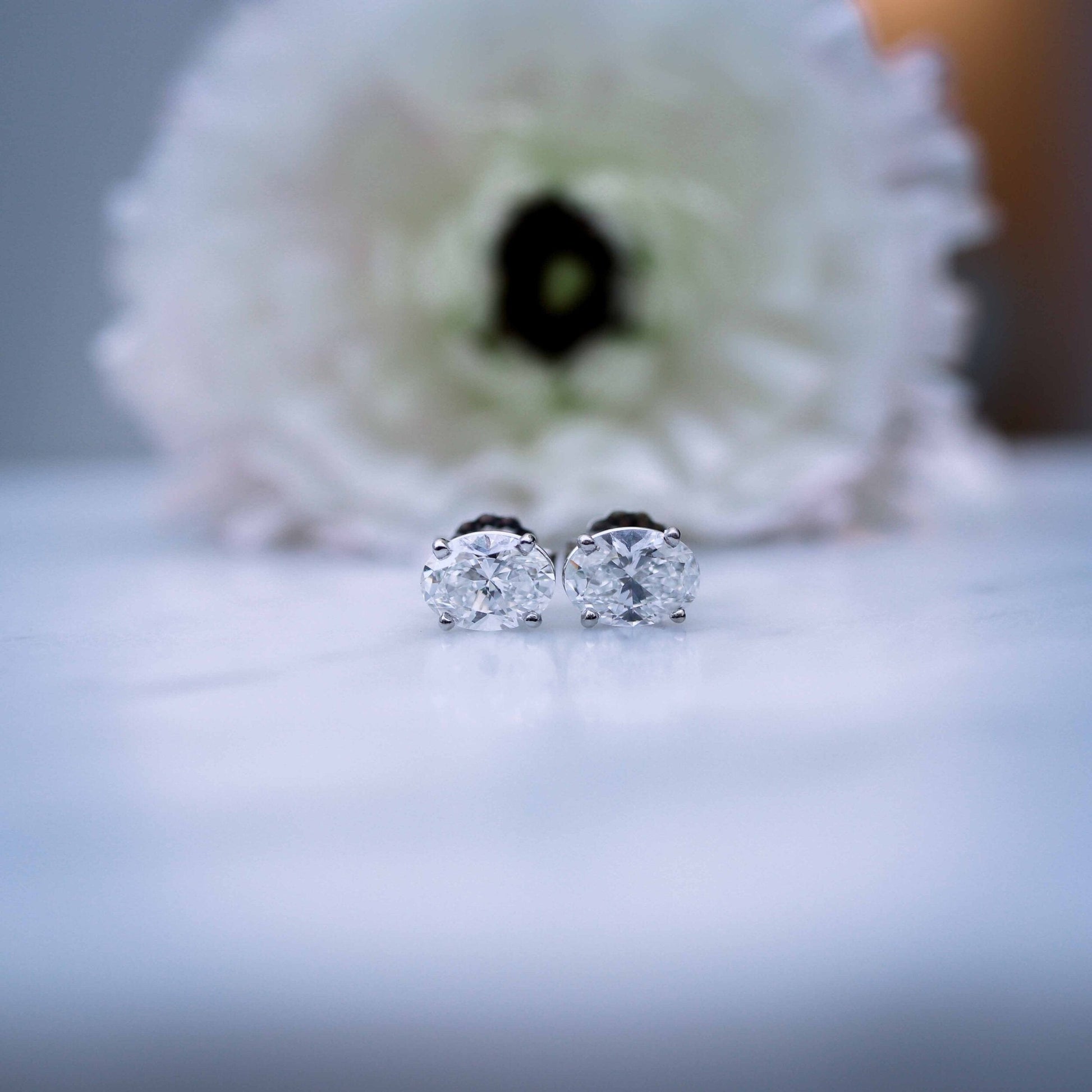 Oval Lab Grown Diamond Stud Solitaire Earring, EF Color, VS Clarity, IGI Certified