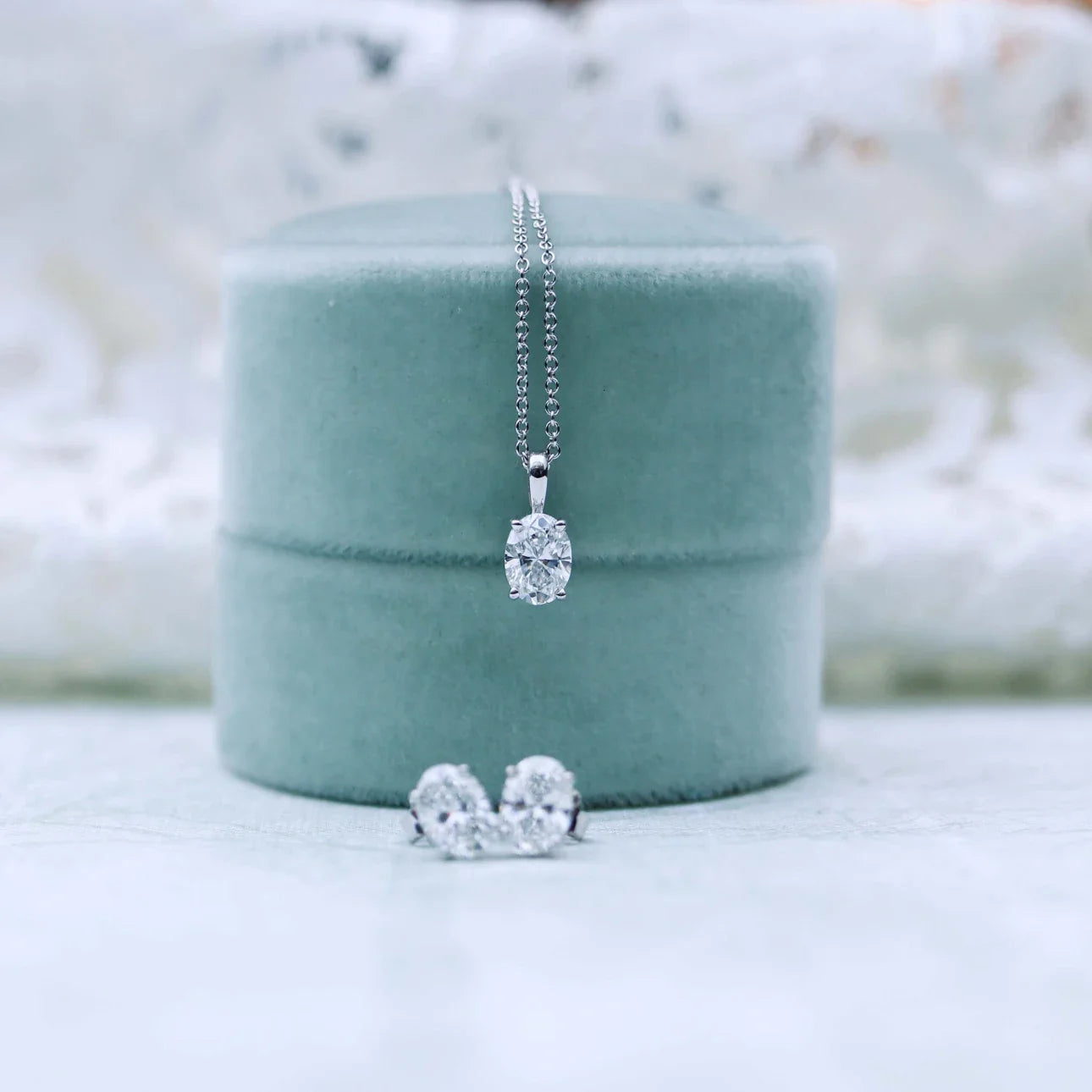 Oval Lab Grown Diamond Classic Pendant With Chain, EF Color, VS Clarity, IGI Certified