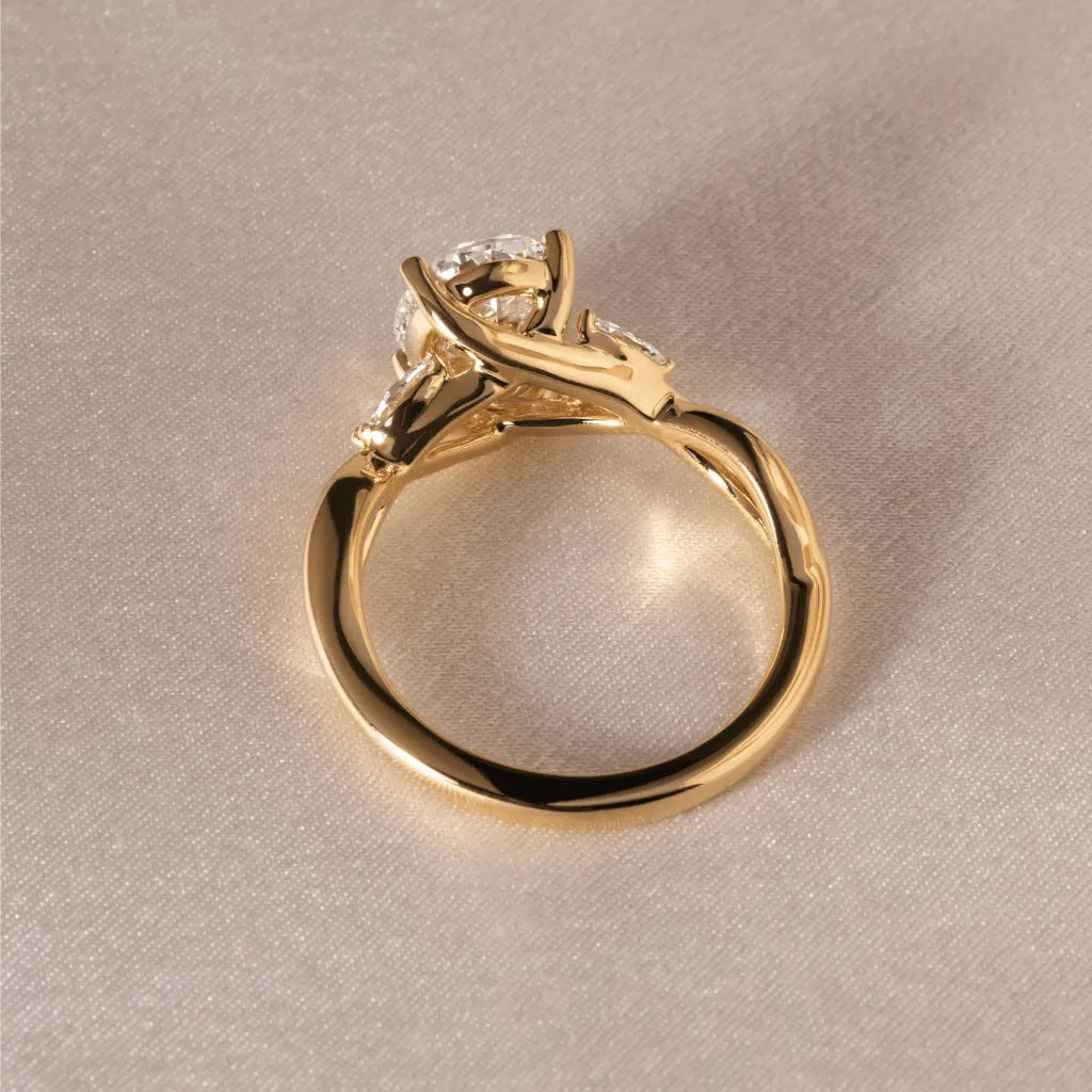 Common :: IGI certified 1.90ct oval diamond engagement ring by Unii Jewels
