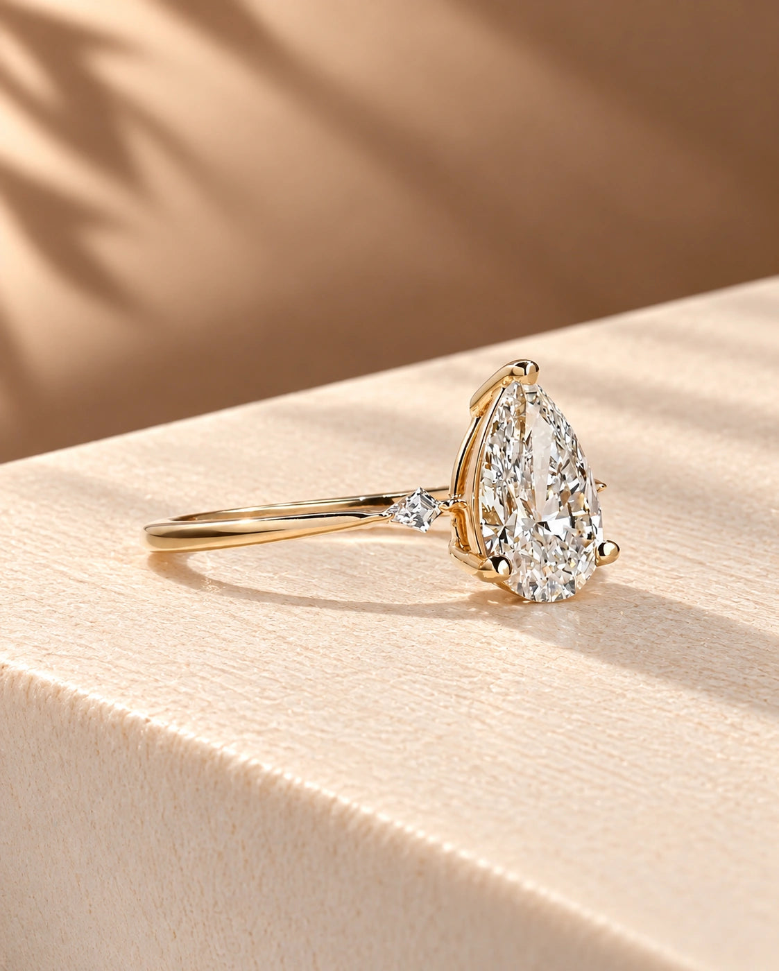Common :: D VS1 Pear lab grown diamond Three Stone Ring with geometric Kite accents