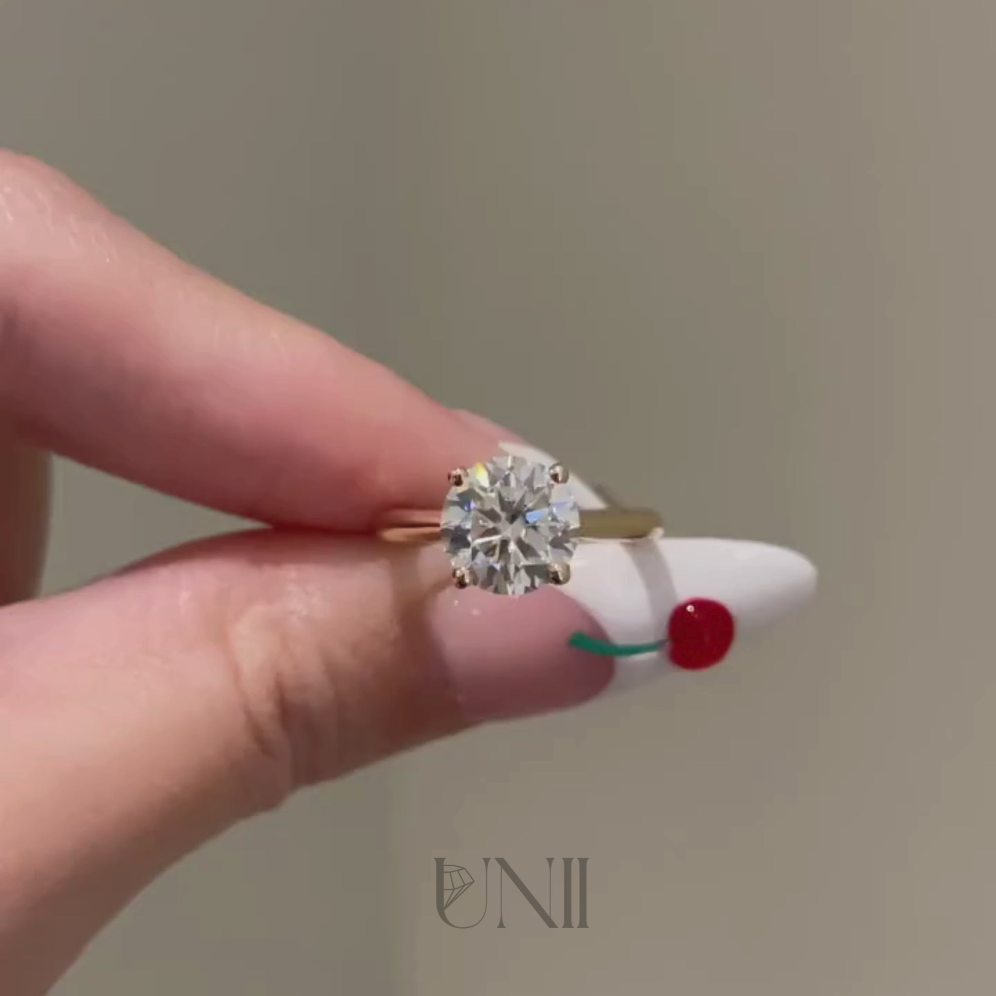 Common :: 1.50ct round lab grown diamond engagement ring close up video
