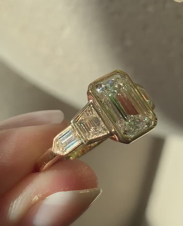 Common :: 2ct Emerald with Trapezoid and Baguette diamond ring showcase
