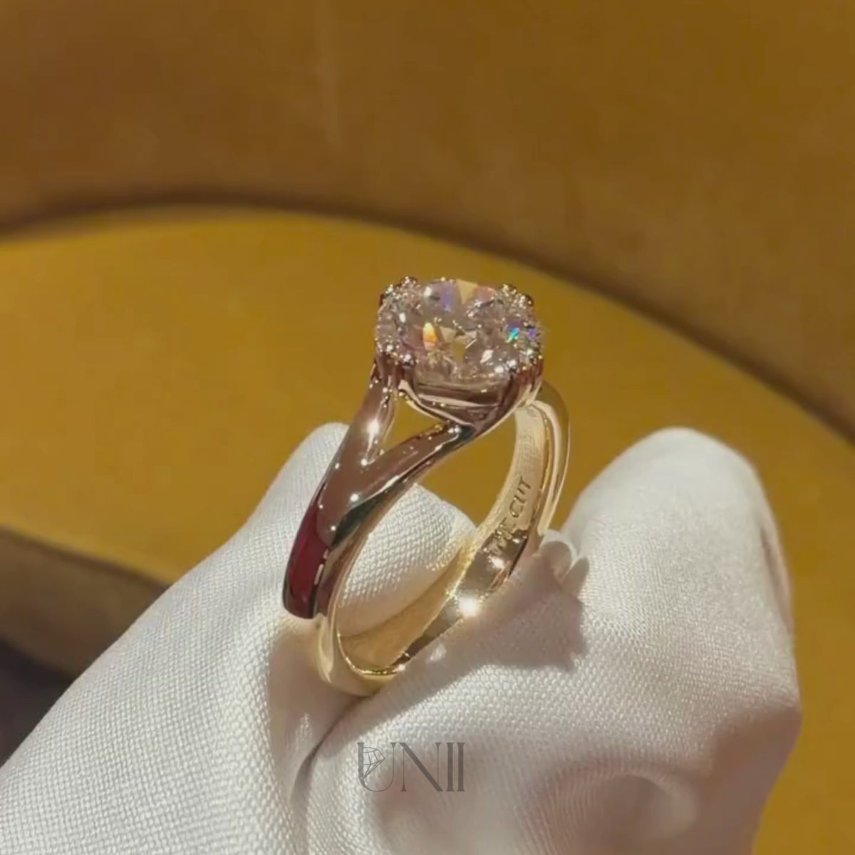 Common :: D color VS1 round diamond engagement ring video