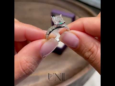 Common :: Lunavique princess pavé lab grown diamond engagement ring sparkle close up IGI certified video