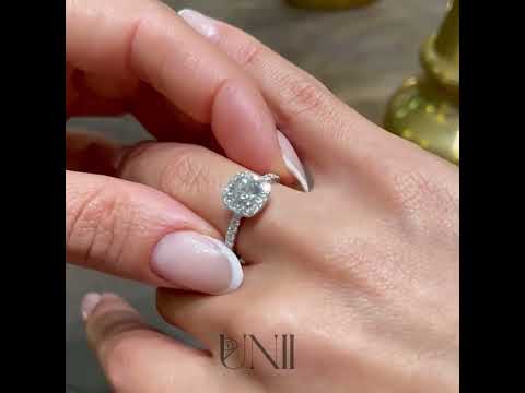 Common :: Lunorique round halo lab grown diamond engagement ring sparkle close up IGI certified video