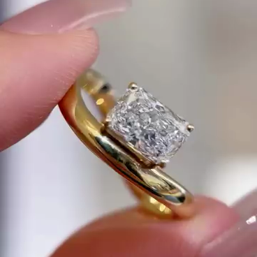 Radiant 2.00ct Lab Grown Diamond Solitaire Engagement Ring | Yellow Gold | D-E-F Color, VVS–VS Clarity | IGI Certified | Classic Modern Ring