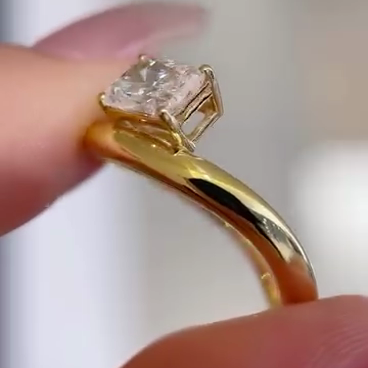 Radiant 2.00ct Lab Grown Diamond Solitaire Engagement Ring | Yellow Gold | D-E-F Color, VVS–VS Clarity | IGI Certified | Classic Modern Ring