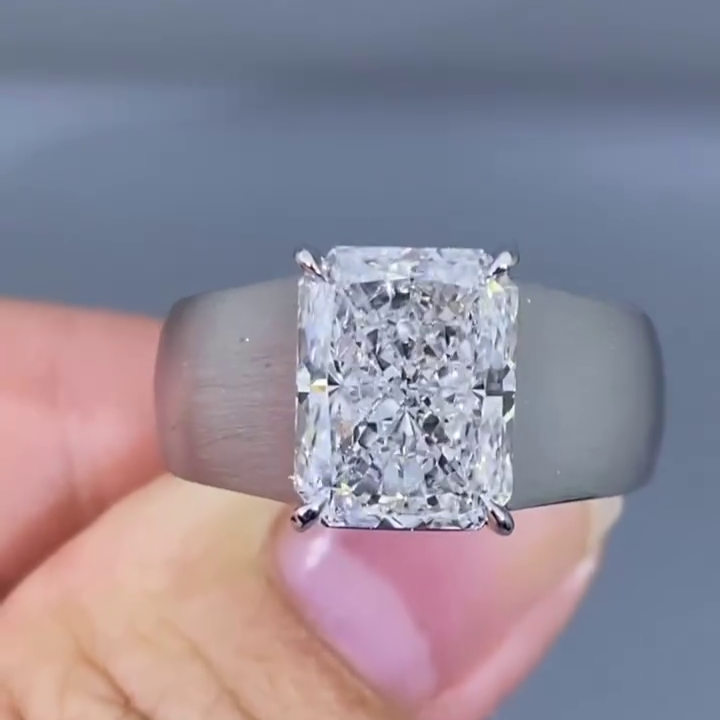 4.00ct Men’s Lab-Grown Radiant Diamond Ring | IGI Certified | Elegant White Gold Band