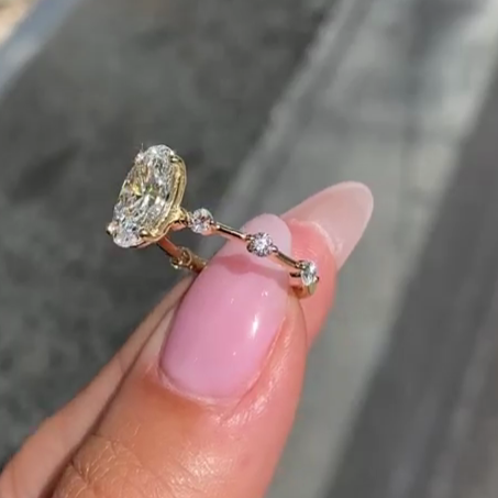 Oval 2.60tcw Lab Diamond Ring | IGI Certified | Accent Stones | D-E-F Color | VVS–VS
