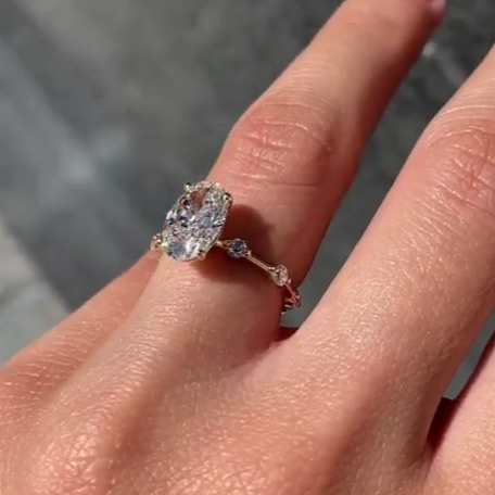 Oval 2.60tcw Lab Diamond Ring | IGI Certified | Accent Stones | D-E-F Color | VVS–VS