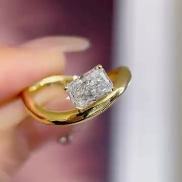 Radiant 2.00ct Lab Grown Diamond Solitaire Engagement Ring | Yellow Gold | D-E-F Color, VVS–VS Clarity | IGI Certified | Classic Modern Ring