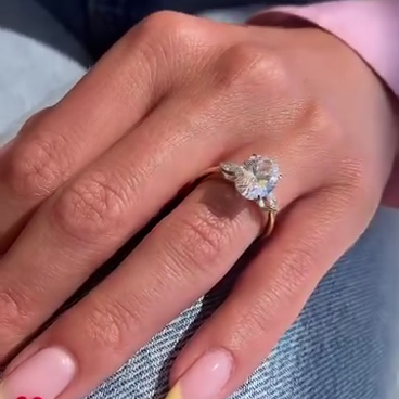 Oval 3.50tcw Lab Diamond Ring | Pear Side Stones | IGI Certified | D-E-F VVS–VS | Yellow Gold