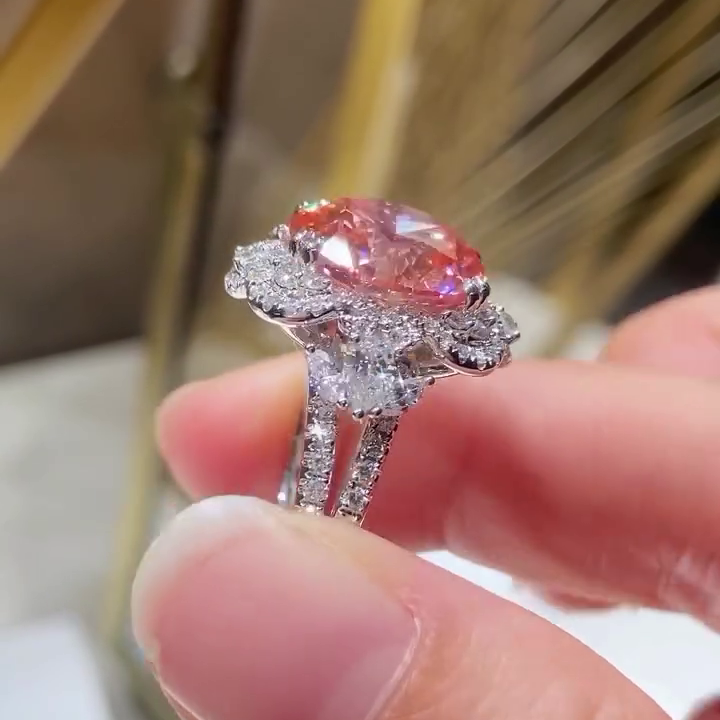 Round 4.50tcw Fancy Pink Lab Diamond Halo Engagement Ring | 2.50ct Center | VVS–VS Clarity | IGI Certified | 14k/18k Gold