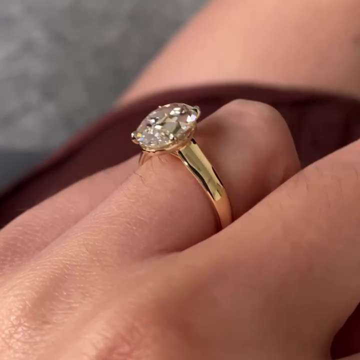 Oval Old Mine 2.00tcw Lab Grown Diamond Solitaire Ring | D-E-F VVS–VS Clarity | IGI Certified