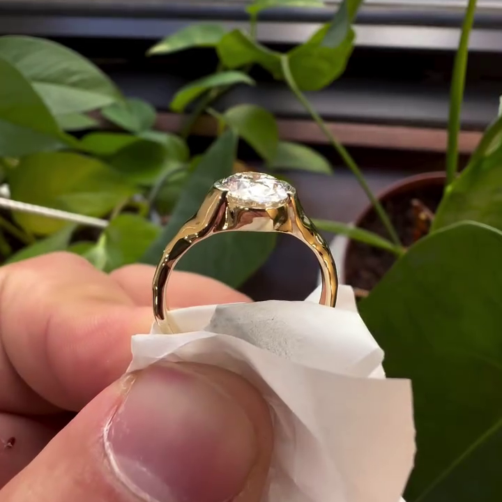 Oval 1.50tcw Lab-Grown Diamond Crushed Side Half Bezel Ring | IGI Certified | D-E-F | VVS–VS