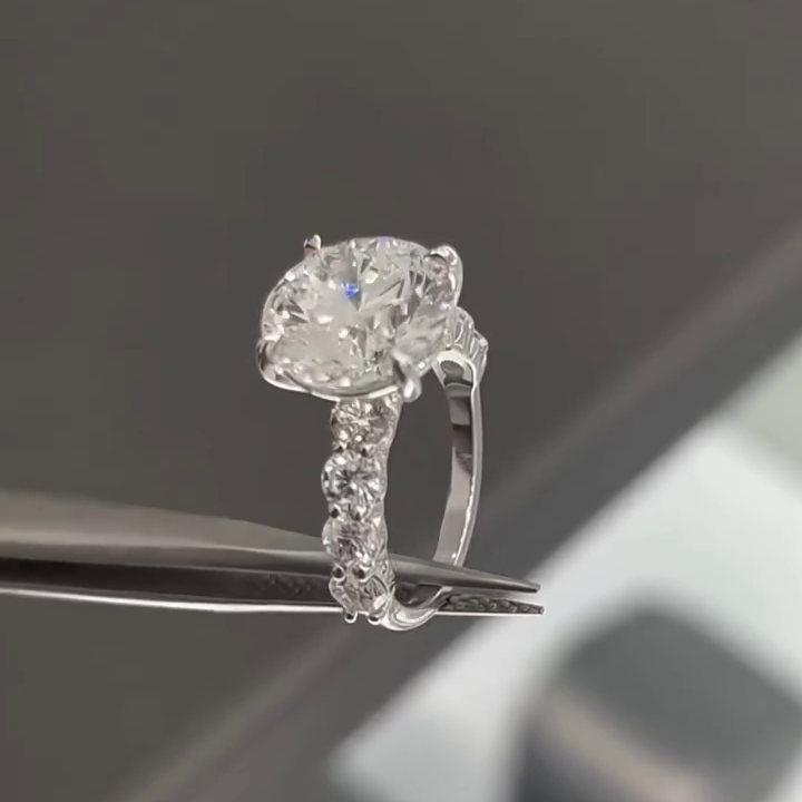 Round 5.20tcw Lab Grown Diamond Engagement Ring | Scalloped Pave Band | IGI Certified | DEF VVS–VS