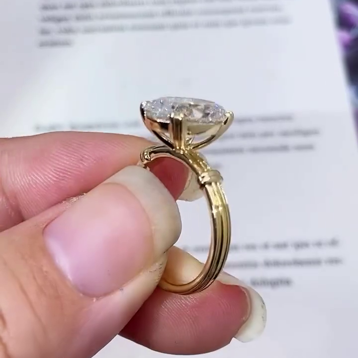 Oval 3.00ct Lab Diamond Vintage Gold Solitaire Ring | IGI Certified | Fluted Band