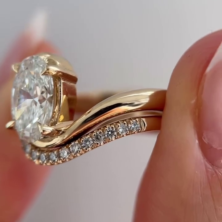 2.50tcw Oval Lab Diamond Bypass Engagement Ring with Band | IGI Certified