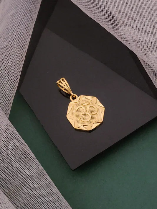 Simply stylish Om pendant