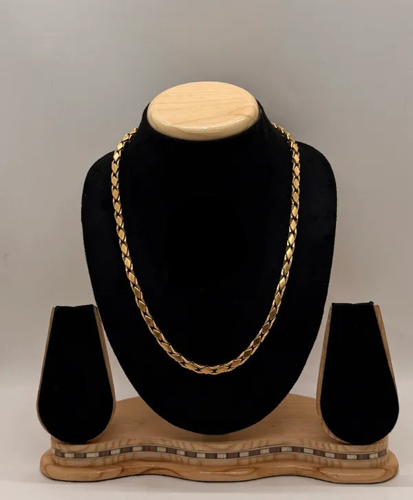 Mayro Leaf Shape Brass Material with micro Gold Polish Chain for Men