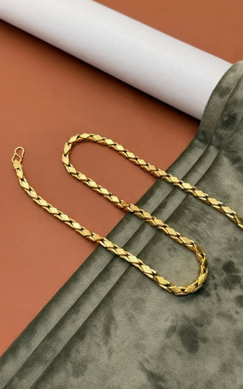 Mayro Leaf Shape Brass Material with micro Gold Polish Chain for Men