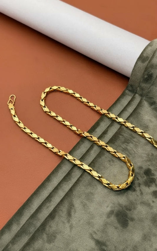 Mayro Leaf Shape Brass Material with micro Gold Polish Chain for Men