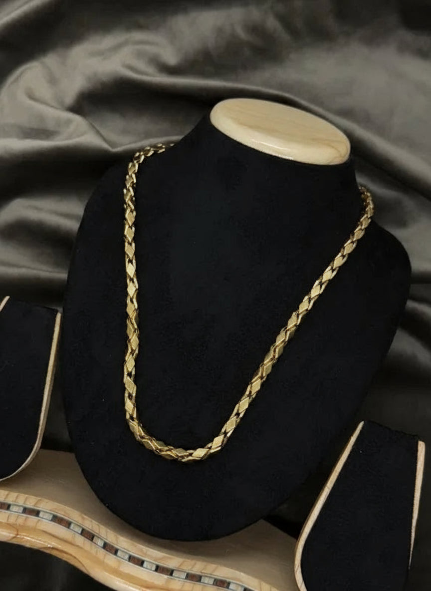 Mayro Leaf Shape Brass Material with micro Gold Polish Chain for Men