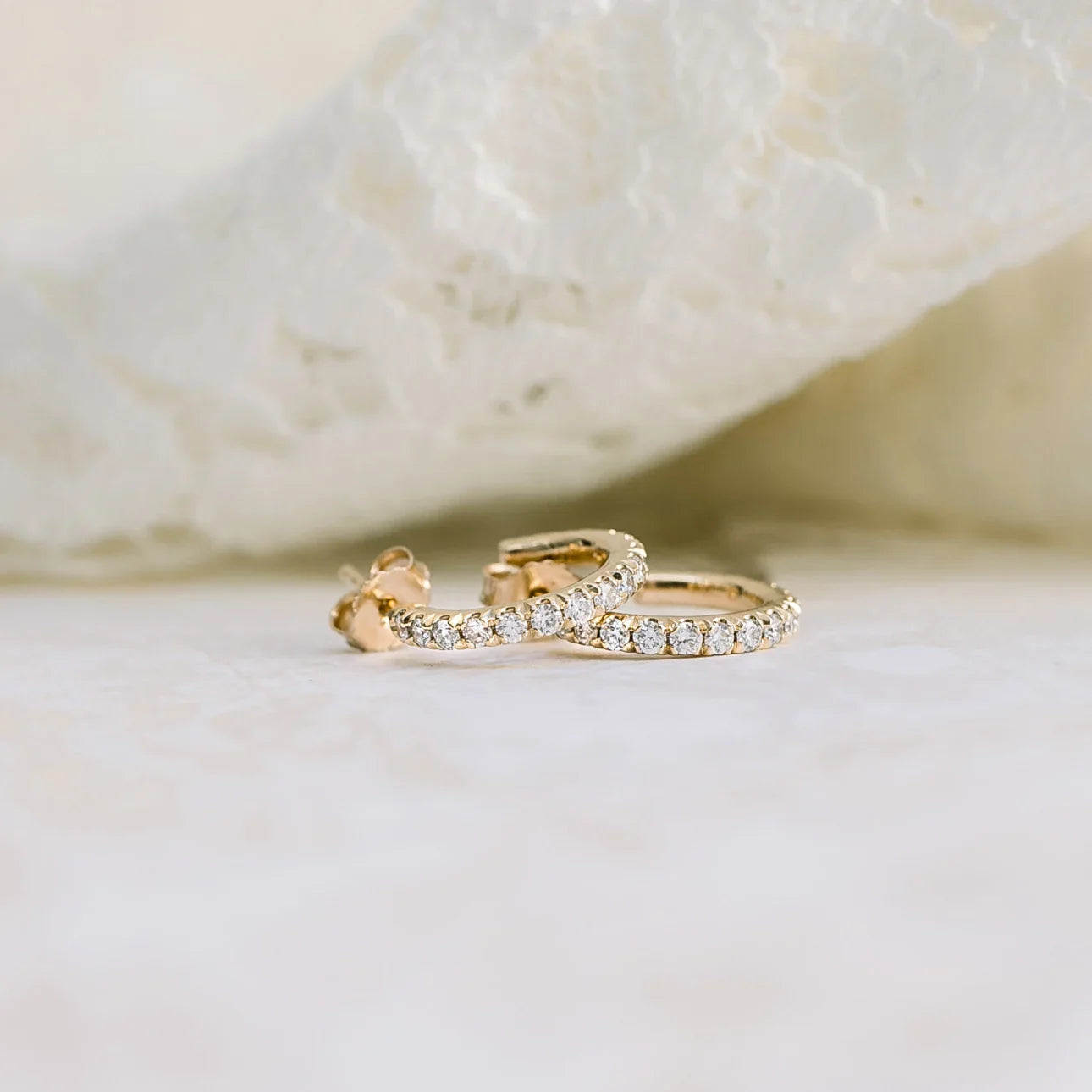 J HUGGIE HOOP EARRINGS